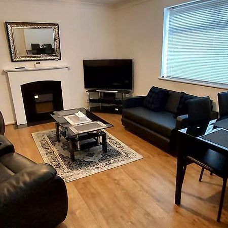 Maisonette With Patio 1 Double Bed Urmston Экстерьер фото
