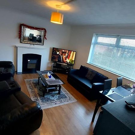 Maisonette With Patio 1 Double Bed Urmston Экстерьер фото