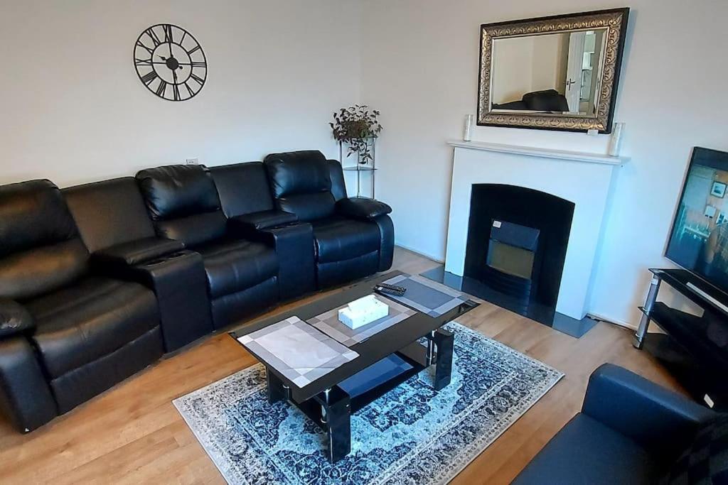 Maisonette With Patio 1 Double Bed Urmston Экстерьер фото