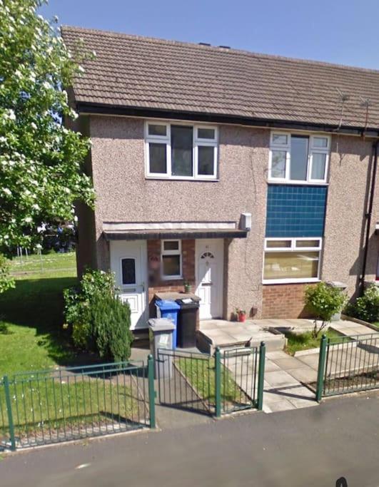 Maisonette With Patio 1 Double Bed Urmston Экстерьер фото