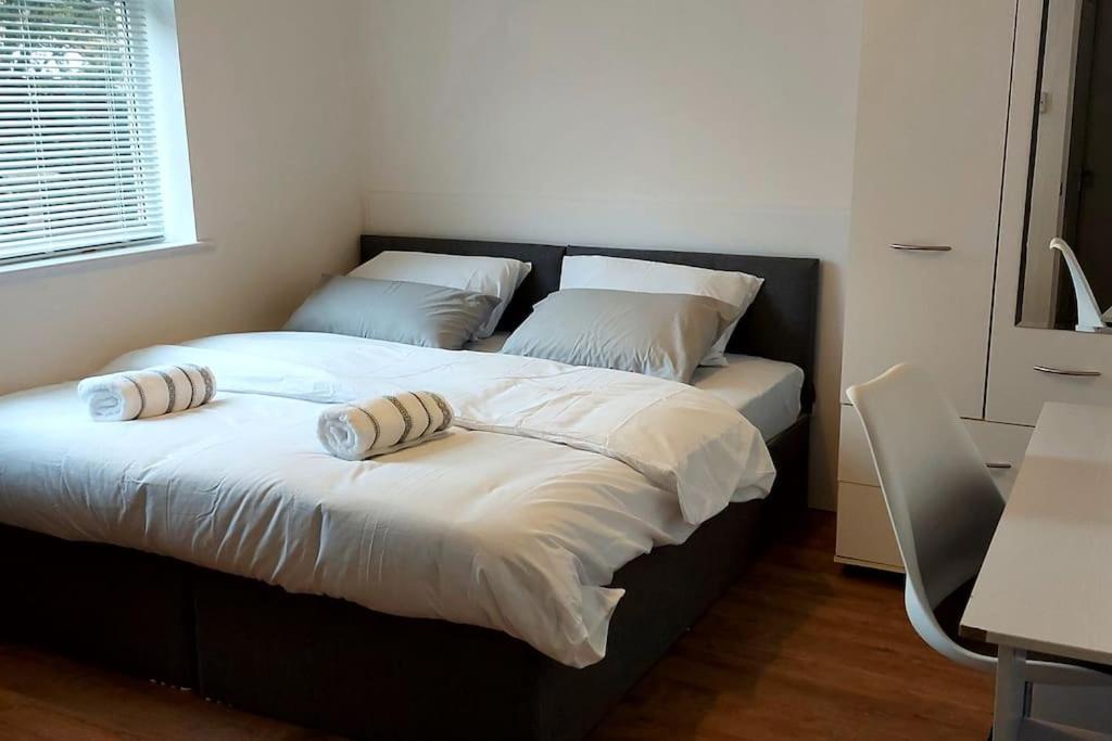 Maisonette With Patio 1 Double Bed Urmston Экстерьер фото