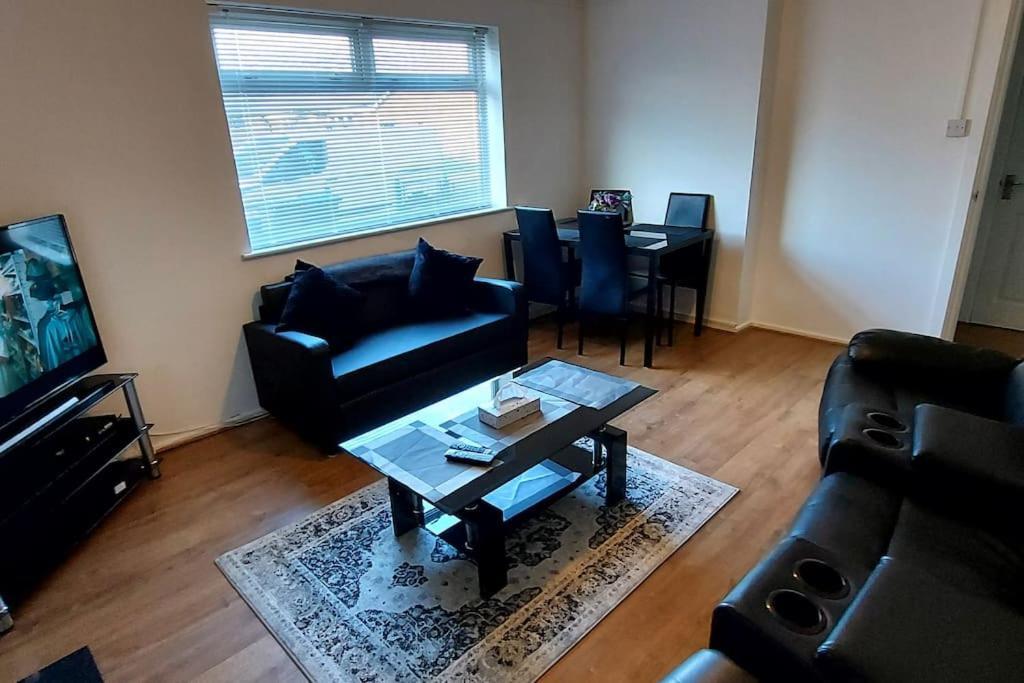 Maisonette With Patio 1 Double Bed Urmston Экстерьер фото