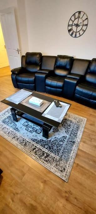 Maisonette With Patio 1 Double Bed Urmston Экстерьер фото