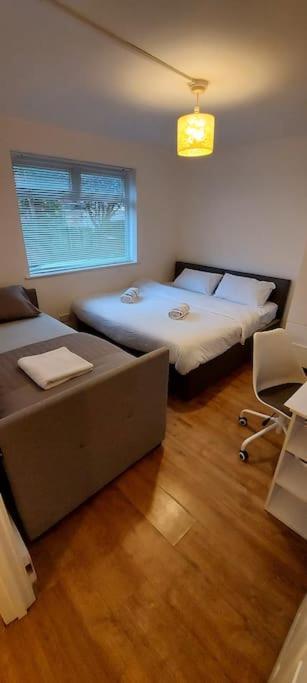 Maisonette With Patio 1 Double Bed Urmston Экстерьер фото