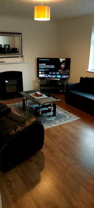 Maisonette With Patio 1 Double Bed Urmston Экстерьер фото