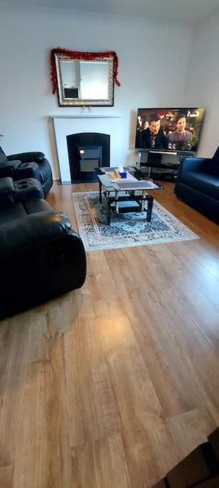Maisonette With Patio 1 Double Bed Urmston Экстерьер фото